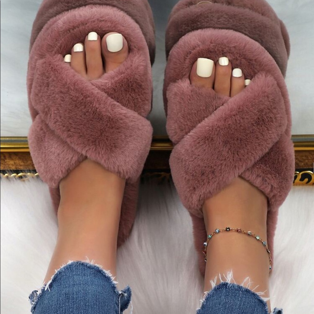 NIB NWT Shein dusty pink criss cross slippers